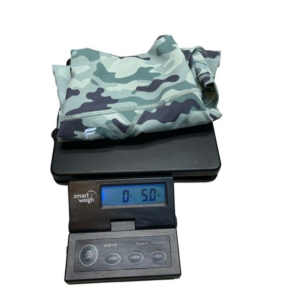 Fabletics On-The-Go PowerHold High Waisted 6'' Short Camo Green Pockets XS - Picture 5 of 5